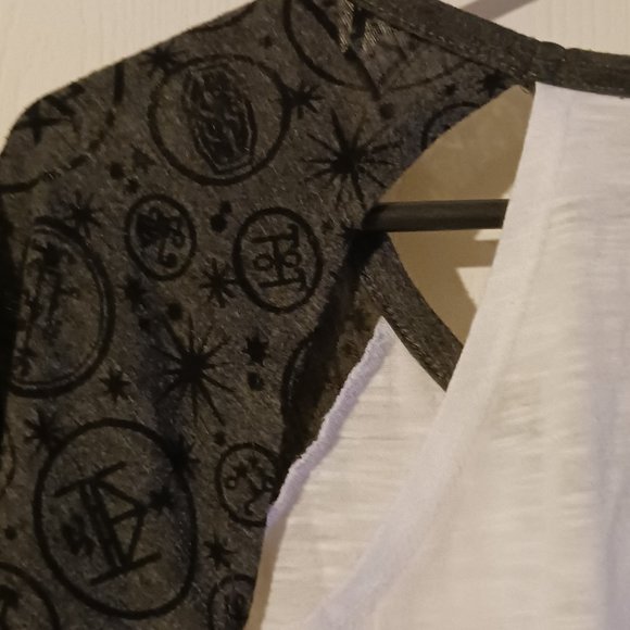 Fantastic Beasts Hot Topics T Shirt sz Small - Picture 2 of 10